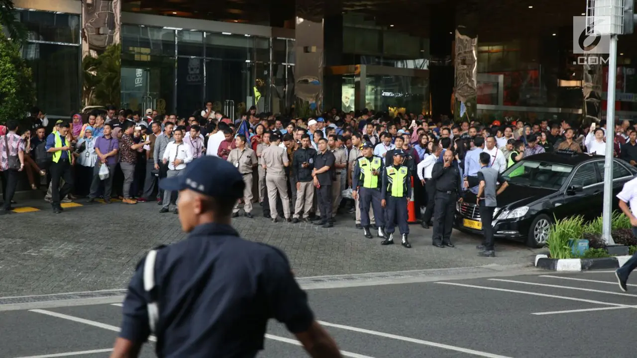 Kepanikan Karyawan Saat Balkon Atap BEI Ambruk
