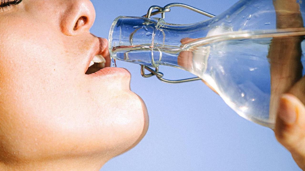 1. Minum Banyak Air