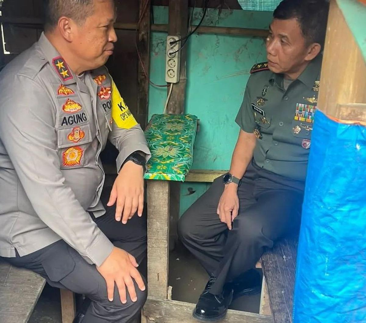 Pangdam I/BB Mayjen TNI Mochammad Hasan bersama Kapolda Sumut Irjen Pol Agung Setya Imam Effendi memimpin langsung penggerebekan sarang narkoba. <br>