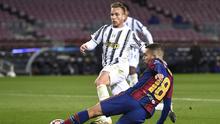 Arthur Melo. Didatangkan Juventus dari Barcelona pada awal musim ini dengan nilai transfer 72 juta Euro atau setara Rp.1,24 triliun lewat mekanisme tukar tambah Miralem Pjanic senilai 60 juta Euro. Dari total 31 penampilan, Arthur baru mencetak 1 gol. (AFP/Josep Lago)