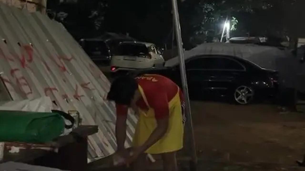 Momen Bevan Anak Nola B3 Jualan Sate di Pinggir Jalan, Layani Pelanggan dan Tak Segan Cuci Piring