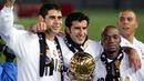 Luis Figo menjadi pemain kedua asal Portugal yang berhasil meraih gelar prestisius bagi pemain sepakbola, Ballon d’Or pada tahun 2000. Figo juga terpilih sebagai pemain terbaik dunia FIFA pertama asal Portugal. (AFP/Toru Yamanaka)