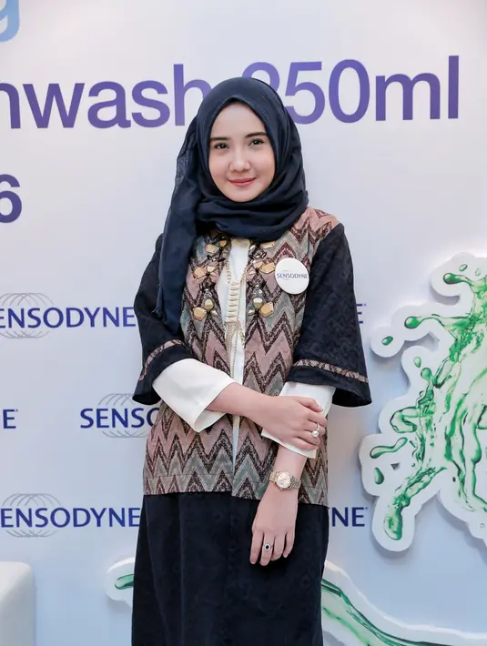 "Alhamdulillah Rizky selalu bagus sekarang kelas 1 SD mau naik kelas 2, dari TK memang sudah kelihatan hafalan Alqurannya bagus," terangnya. (Adrian Putra/Bintang.com)