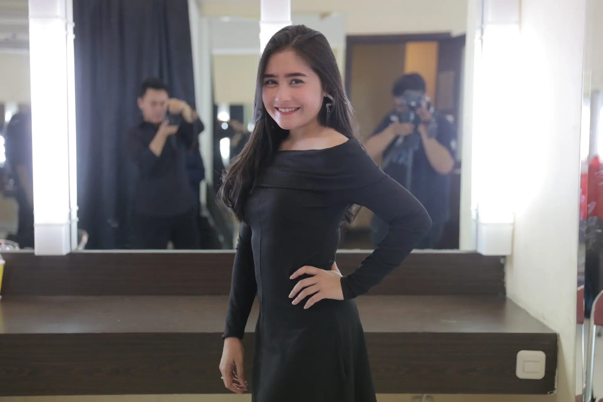 Stasiun SCTV merayakan ulang tahun ke-27. Beberapa penyanyi papan atas Tanah Air akan meramaikan acara puncak yang digelar malam ini mulai pukul 19.00 WIB. Salah satu pengisi acara tersebut adalah Prilly Latuconsina. (Nurwahyunan/Bintang.com)