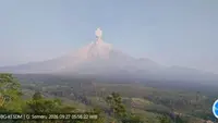 Gunung Semeru yang berada di perbatasan Kabupaten Lumajang dan Malang kembali menunjukkan aktivitas vulkanik tinggi.