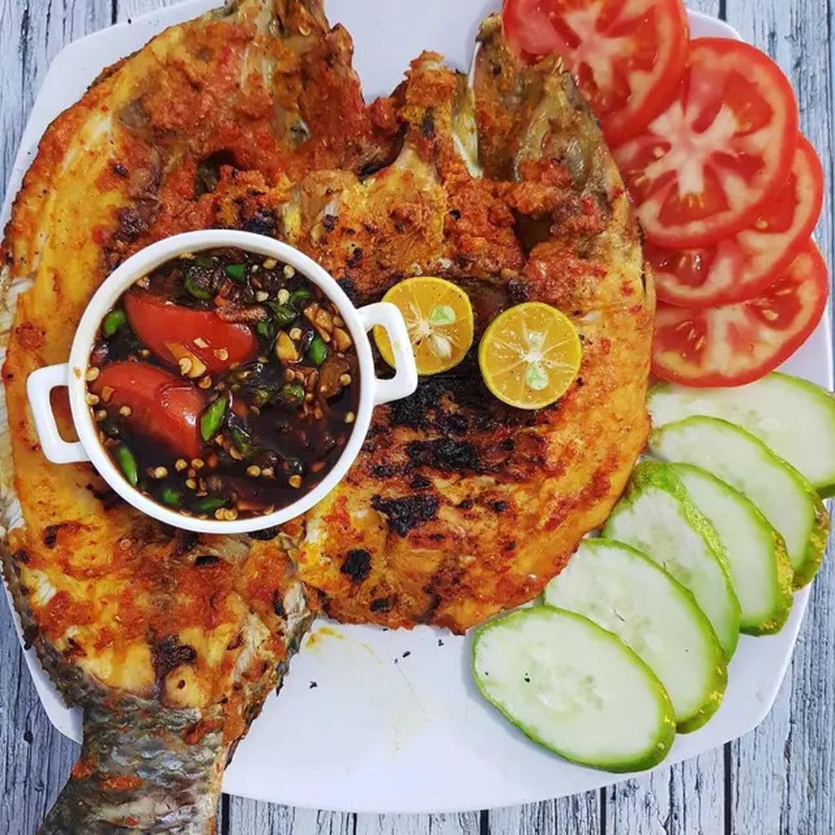 Cara Membakar Ikan Anti Lengket, Hanya dengan 2 Bahan Ini