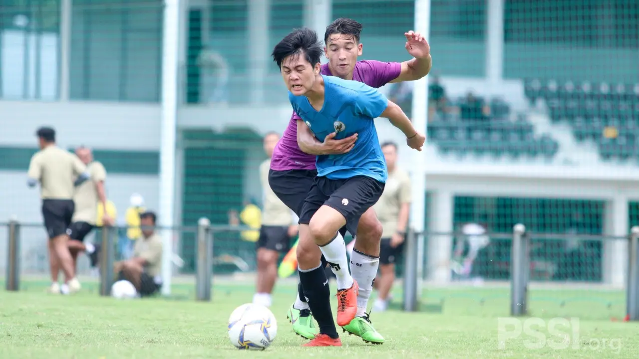 Dua pemain Timnas Indonesia U-19, Rendy Juliansyah dan Jack Brown.