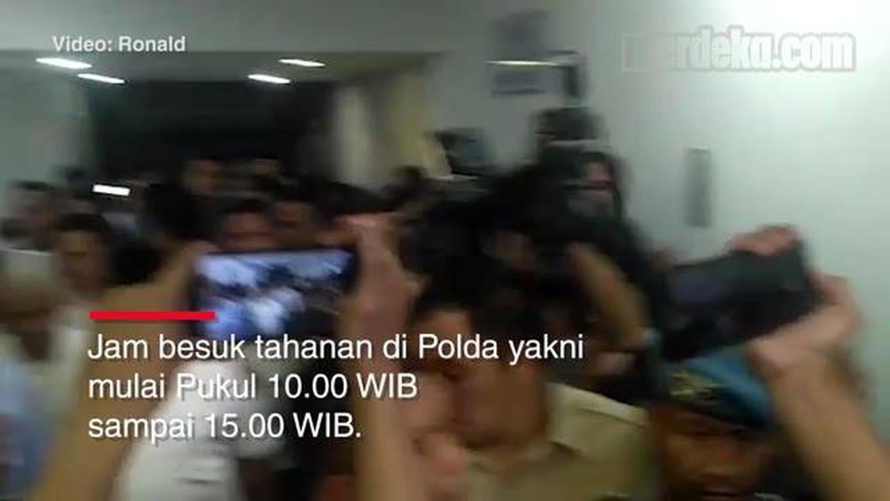 VIDEO: Datang di Luar Jam Besuk, Prabowo Titip Nasi Padang Untuk Lieus dan Eggi