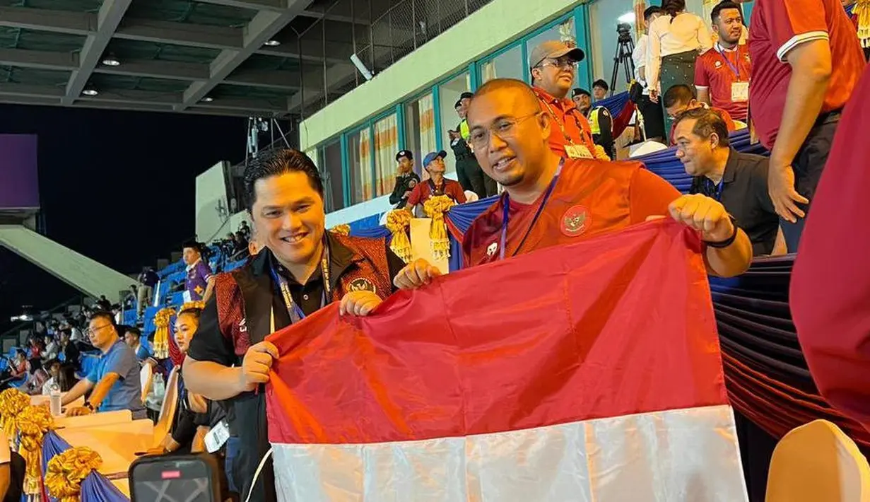 Dukungan yang diberikan Andre Rosiade ke Timnas U23 patut diacungi jempol. Ia memberikan dukungan langsung ke Timnas sehingga bisa berbuah manis jadi juara SEA Games 2023. Ia juga berfoto dengan Erick Thohir. (Liputan6.com/IG/andre_rosiade)
