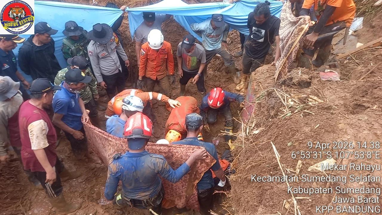 Hujan Lebat, Warga Sumedang Ditemukan Tewas Usai Rumahnya Tertimpa Longsor
