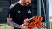 Adidas meluncurkan varian warna baru untuk sepatu pesepak bola dunia seperti Lionel Messi, Mesut Ozil, dan Gareth Bale.