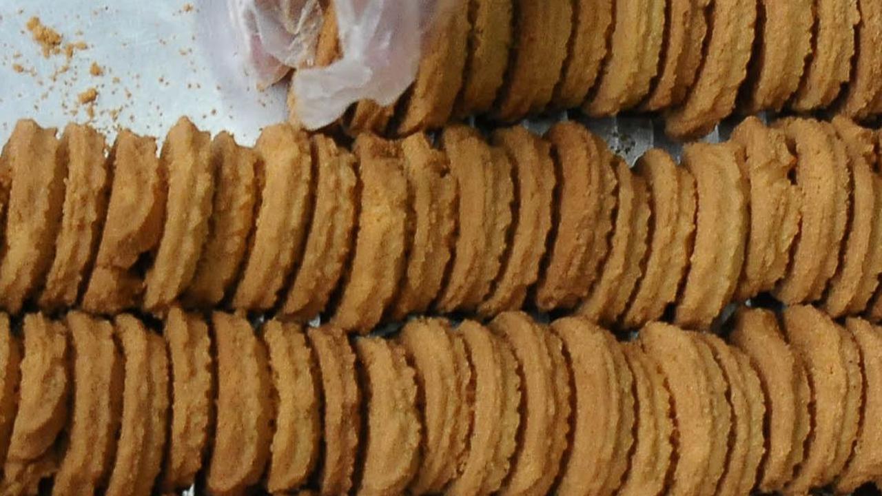 FOTO: Mencicipi Cita Rasa Jadul nan Klasik ala Toko Roti Gelora Jatinegara