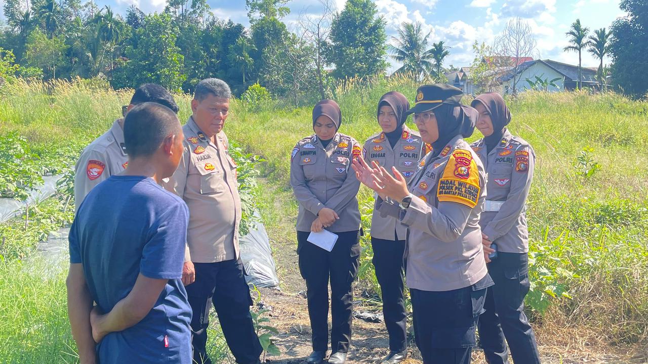 Aksi Polwan Datangi Petani, Kawal Program Ketahanan Pangan dan Pemilu Damai