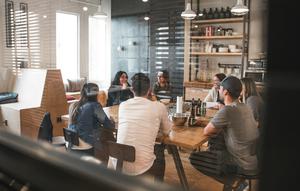 Ilustrasi lingkungan kerja, kantor, karyawan. (Photo by Redd F on Unsplash)