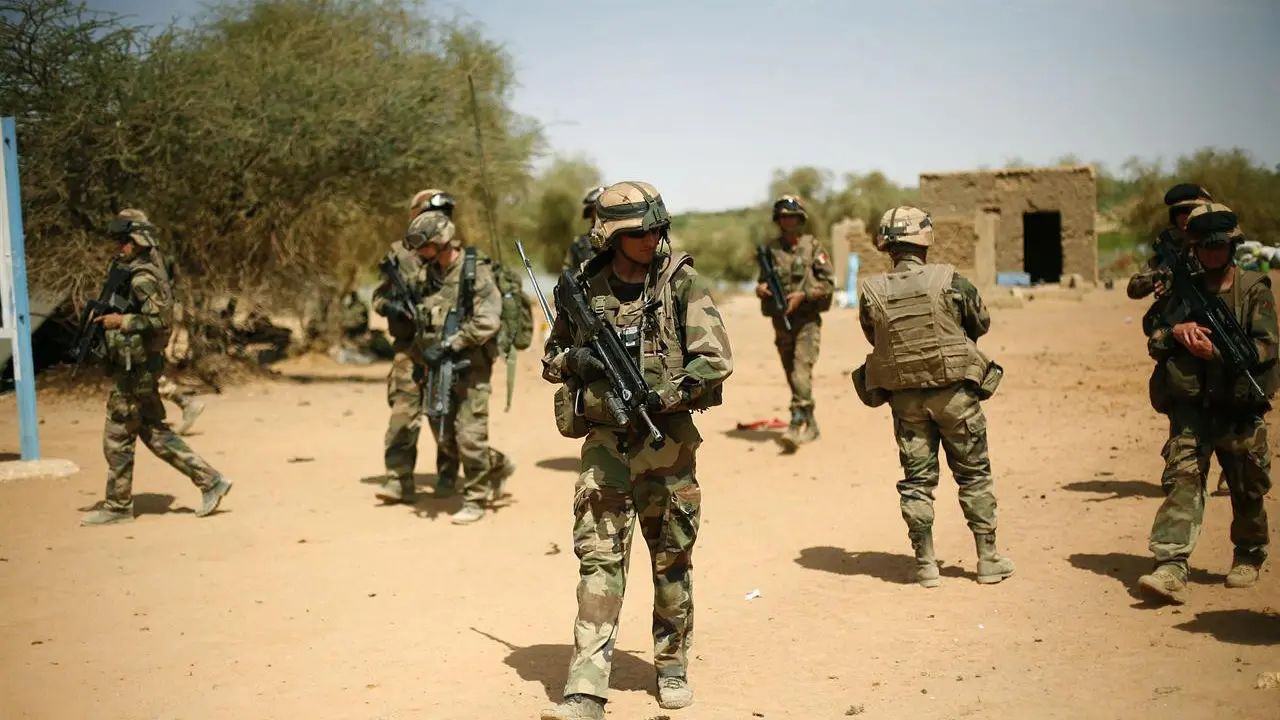 Tentara Prancis melakukan patroli di wilayah utara Mali yang bergejolak (AP/Jerome Delay)