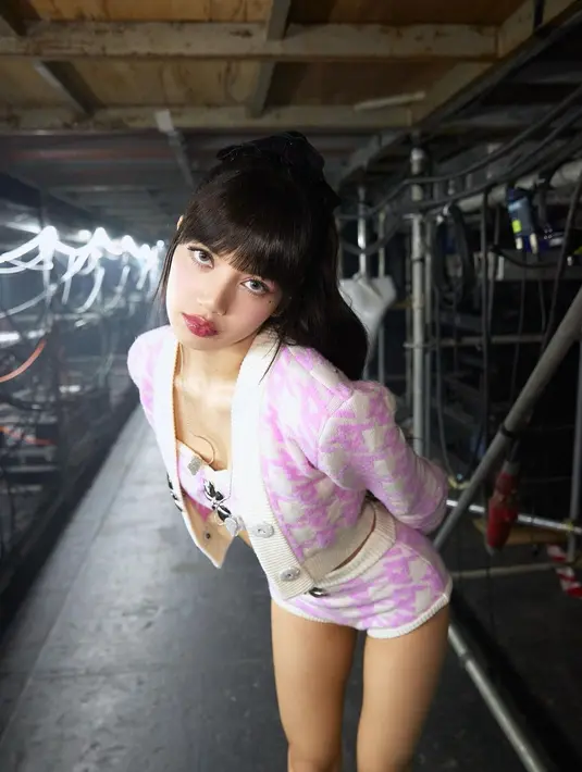 Pada Selasa (24/1), Guinness World Records mengumumkan Lalisa Manoban atau dikenal juga dengan sebutan Lisa BLACKPINK telah membuat tiga rekor baru. (FOTO: instagram.com/lalalalisa_m/)