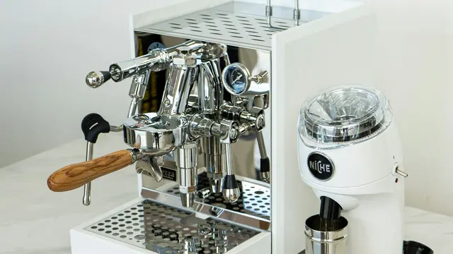 Ilustrasi Mesin Espresso: Unsplash