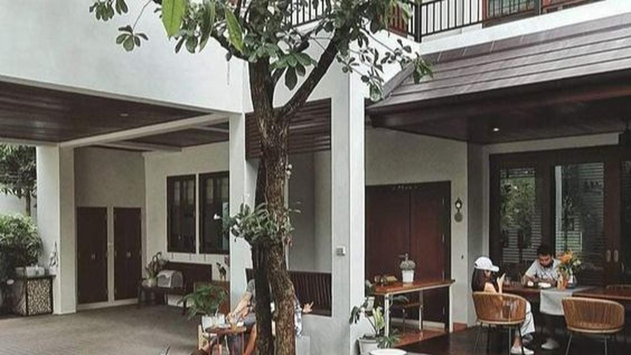 Desain Kafe Outdoor dengan Center Spot yang Menarik