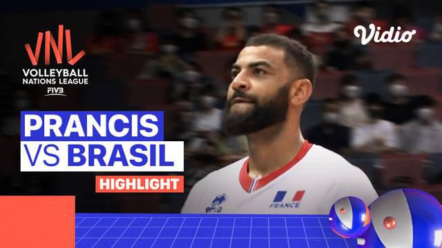 Berita video highlight pertandingan antara Prancis vs Brasil di pekan 3 Volleyball Nations League Putra 2022. Prancis berhasil kalahkan Brasil 3 set langsung, pada laga yang berlangsung Jumat (8/7/22).