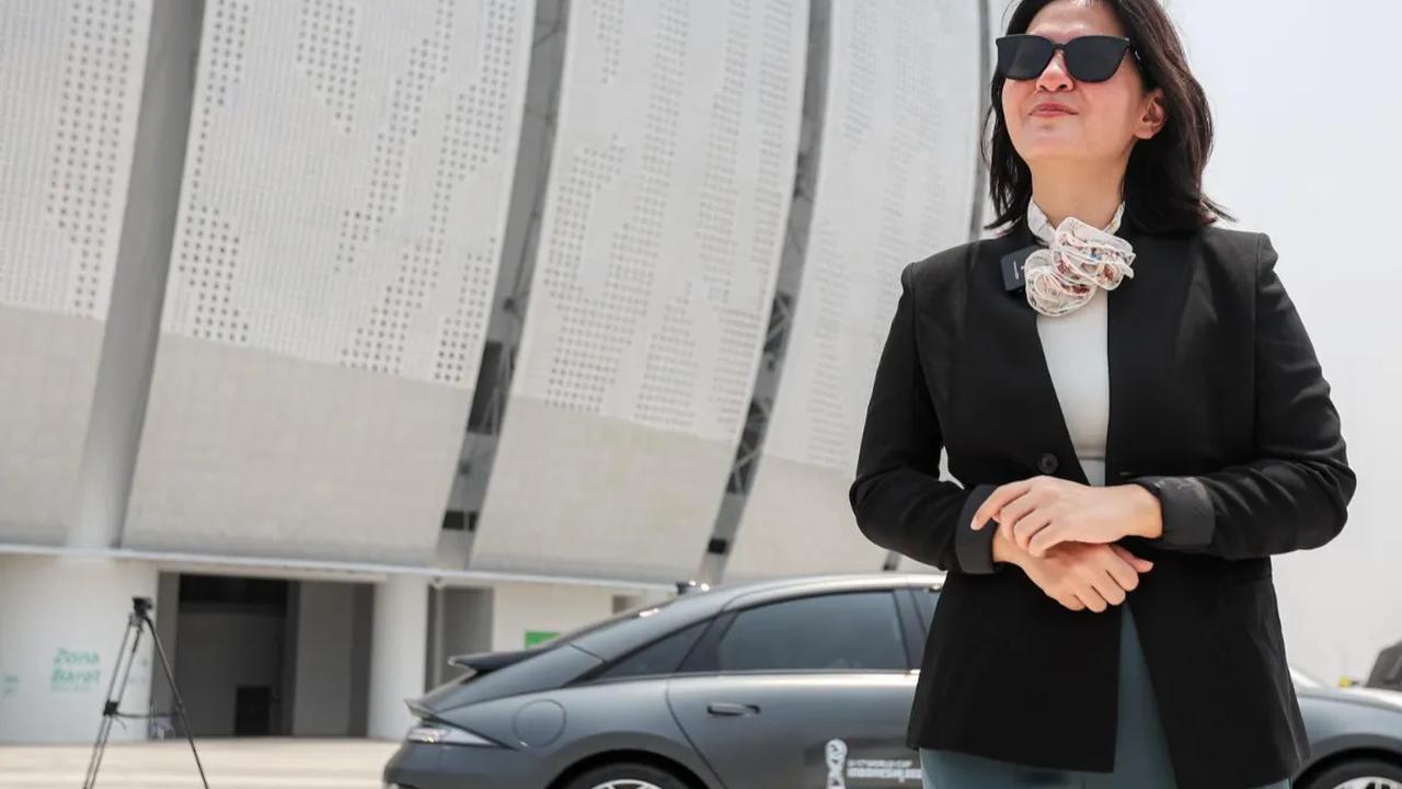 Wakil ketua umum PSSI, Ratu Tisha saat menghadiri acara Official Car Handover Ceremony FIFA U-17 World Cup Indonesia yang diadakan di Jakarta International Stadium (JIS), Jakarta, Selasa (07/11/2023).
