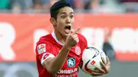 Striker Mainz, Yoshinori Muto dilaporkan segera menandatangani kesepakatan dengan United dalam bursa transfer musim dingin ini. (sumber: bundesliga.com)