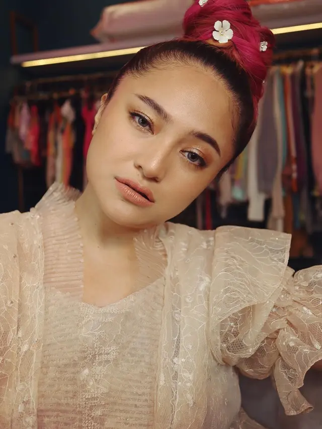 FOTO: 6 Potret Cantik Marshanda dengan Rambut Warna-warni