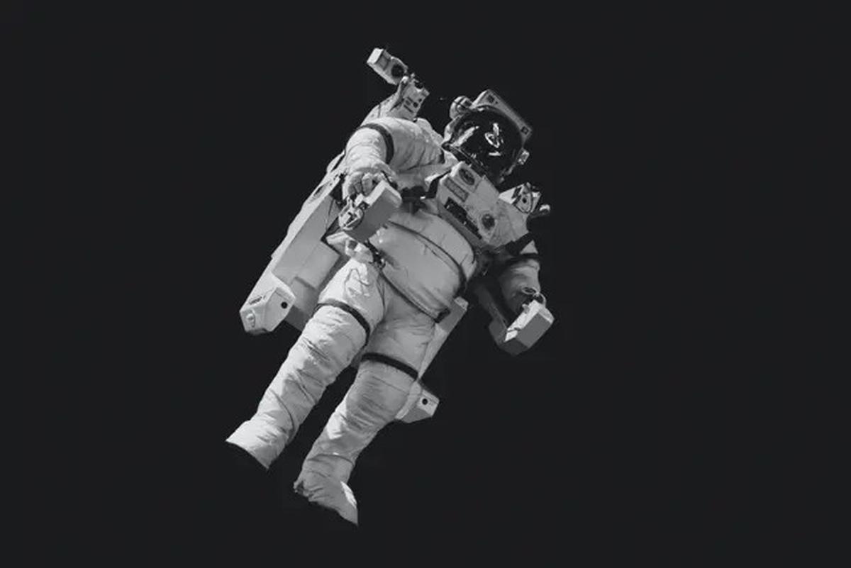 Bagaimana Cara Astronot Buang Air Besar Saat Berada di Ruang Angkasa?
