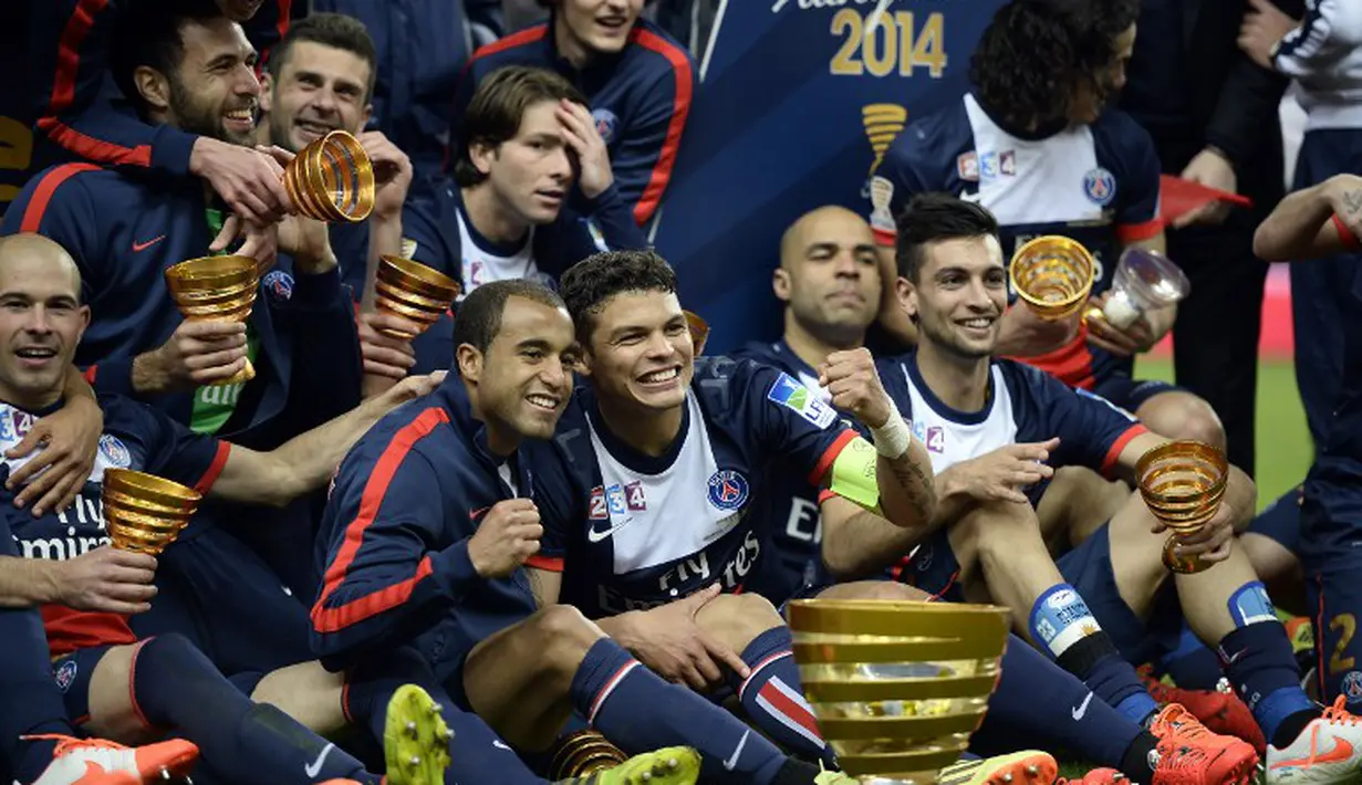PSG juara setelah mengalahkan Olympique Lyonnais 2-1 pada laga final yang digelar di Stade de France, Sabtu (19/4/2014) (AFP Photo/Franck Fife).