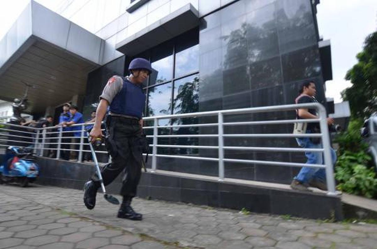 Gegana sisir Kantor LBH Jakarta