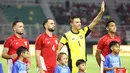 <p>Kiper Timnas Indonesia, Emil Audero melambaikan tangan ke arah tribune saat laga FIFA Matchday melawan Chinese Taipei di Stadion Gelora Bung Tomo (GBT), Surabaya, Jumat (05/09/2025). (Bola.com/Abdul Aziz)</p>