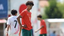 Pemain Timnas Portugal U-15, Cristiano Dos Santos, putra Cristiano Ronaldo, bereaksi selama pertandingan antara Portugal dan Jepang sebagai bagian dari turnamen Vlatko-Markovic U-15 di Sveti Martin na Muri pada 13 Mei 2025. (DAMIR SENCAR/AFP)