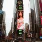 Potret Nadin Amizah terpampang di billboard Times Square New York. (Instagram/@cakecaine)