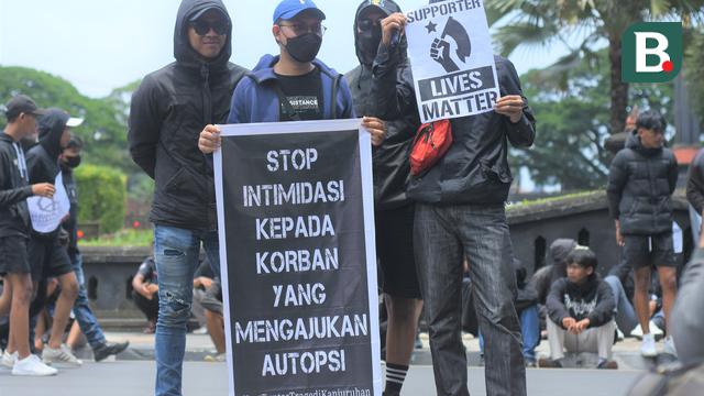 Aremania Turun ke Jalan