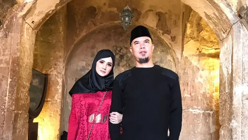 Dikabarkan Gugat Cerai Suami, Ini 6 Potret Mulan Jameela Bersama Ahmad Dhani