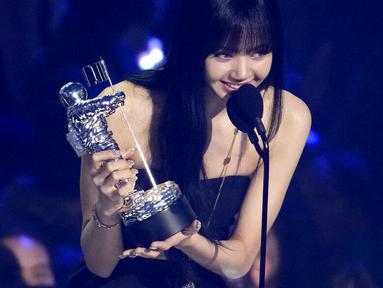 Lisa Blackpink menang di MTV VMA 2022 sebagai penyanyi solo. [Foto: Charles Sykes/Invision/AP)