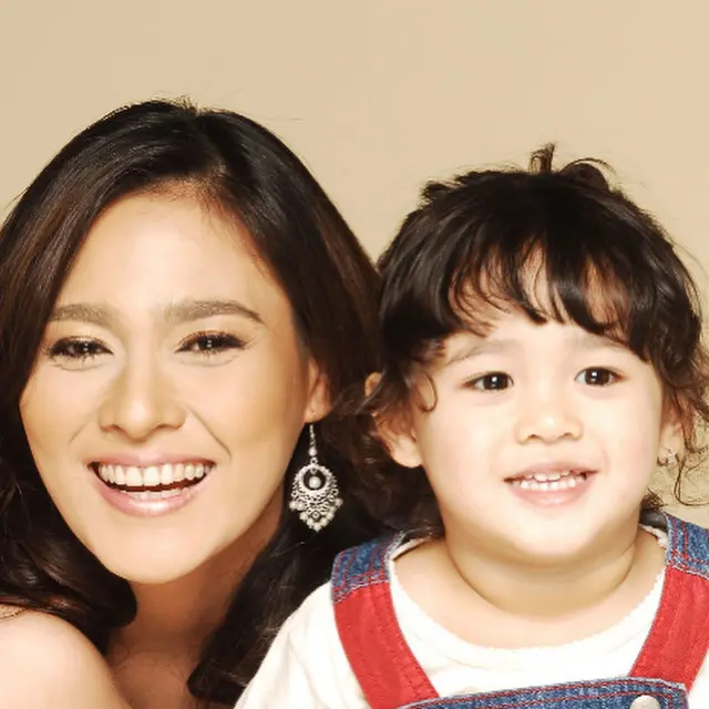 7 Potret Lawas Nurra Datau, Putri Ine Febrianty yang Kini Genap Berusia 19 Tahun
