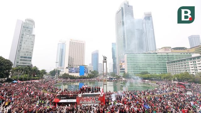 Foto: Pemandangan Menakjubkan! Begini Jadinya Ketika Bus Timnas Indonesia U-22 saat Melewati Ikon Kota Jakarta saat Kira87uara