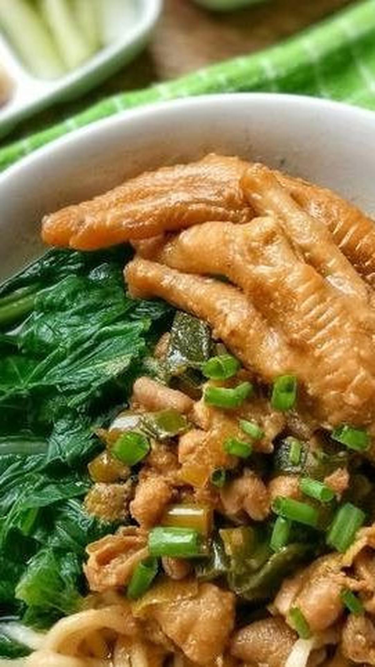 6. Mie Ayam Ceker