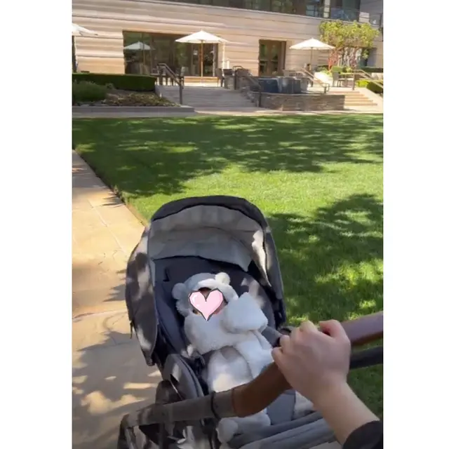 6 Momen Nikita Willy Ajak Baby Izz Jalan-Jalan Sore, Gaya Rambutnya Bak ABG