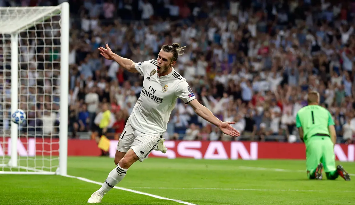 Gelandang Real Madrid, Gareth Bale melakukan selebrasi usai mencetak gol ke gawang AS Roma pada pertandingan Grup G Liga Champions di Stadion Santiago Bernabeu, Madrid, Spanyol, Rabu (19/9). Madrid membantai Roma 3-0. (AP Photo/Manu Fernandez)
