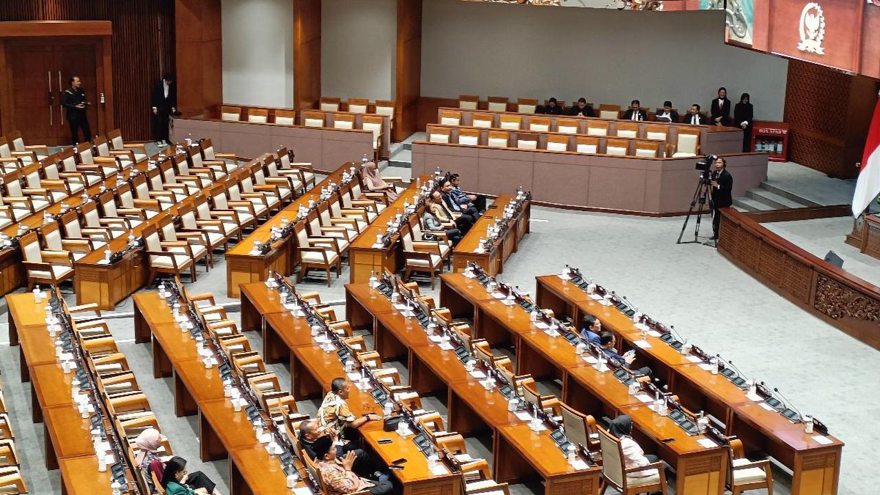 Adapun wilayah aglomerasi diperluas menjadi Jakarta, Bogor, Depok, Tangerang, Bekasi, dan Cianjur (Jabodetabekjur).