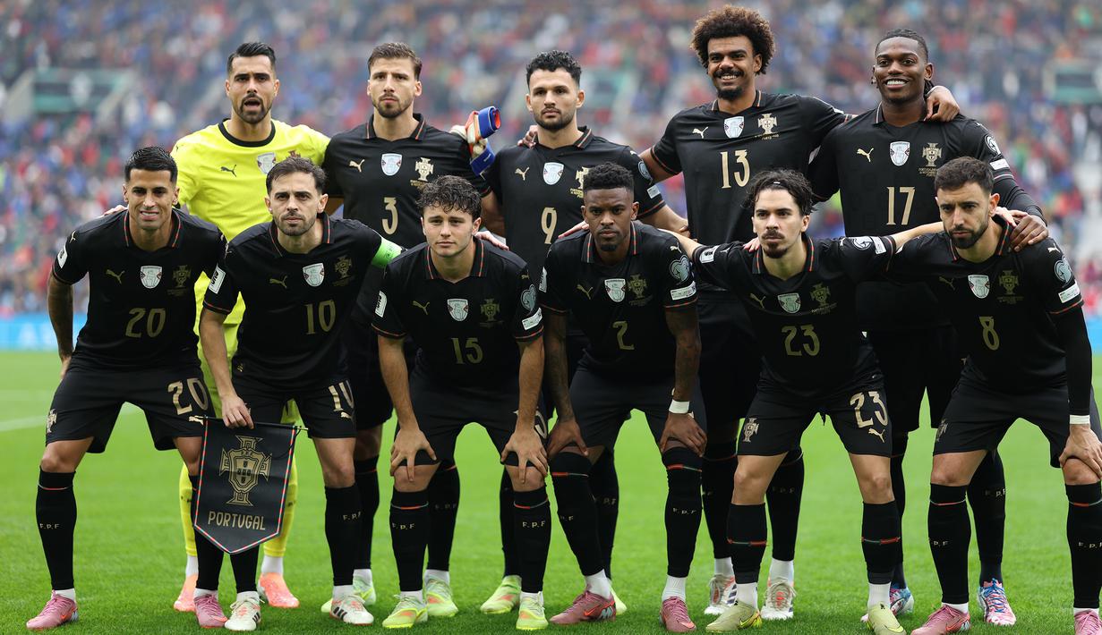 Starting XI pemain Portugal saat laga Grup F Kualifikasi Piala Dunia 2026 melawan Armenia di Dragao Stadium, Porto, Minggu (16/11/2025) waktu setempat. (AP Photo/Luis Vieira)