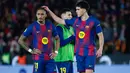 Pemain Barcelona, Raphinha, tampak kecewa setelah laga melawan Atletico Madrid pada leg kedua Copa del Rey 2025/2026 di Stadion Camp Nou, Rabu (04/03/2026). (AP Photo/Joan Monfort)