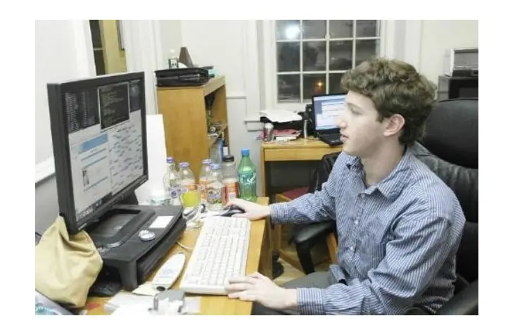 Mark Zuckerberg saat masih anak-anak sudah akrab dengan komputer (Sumber: Business Insider)