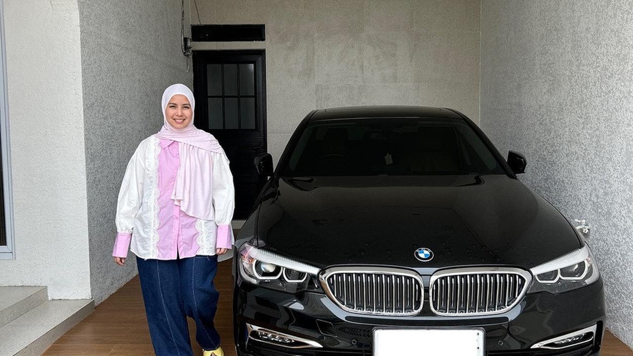 Potret Tya Ariestya Jual Mobil Mewah Hadiah Ulang Tahun dari Suami, Alasannya Karena Jarang Dipakai