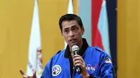 Astronaut Malaysia membuktikan bahwa Bumi itu bulat (Foto: Malay Mail)