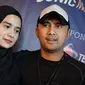 Hengky Kurniawan bersama istri Sonya Fatmala menyaksikan konser MLTR di Bandung, Minggu (2/12/2018). Huyogo Simbolon