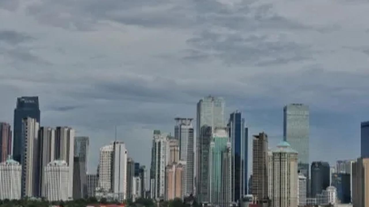 Anthony menambahkan bahwa ada beberapa indikator lainnya yang perlu ditelaah perusahaan saat meninjau kinerja pertengahan semester: