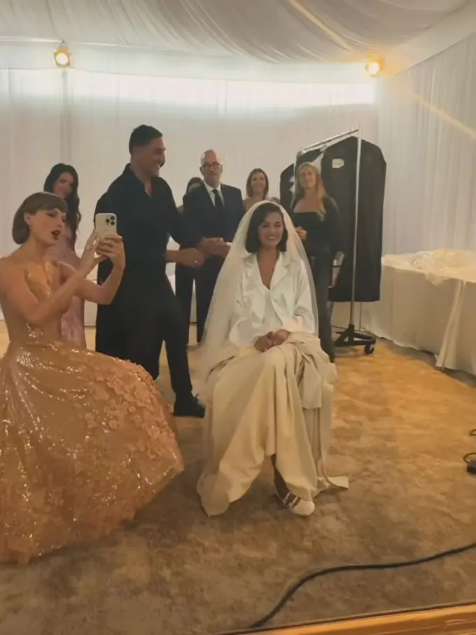 Jelang Menikah, Selena Gomez Berbagi Momen Hangat Bersama Sahabat Sejati Taylor Swift, Tampil Anggun dengan Sepatu Mary Jane Rp22 Juta-an