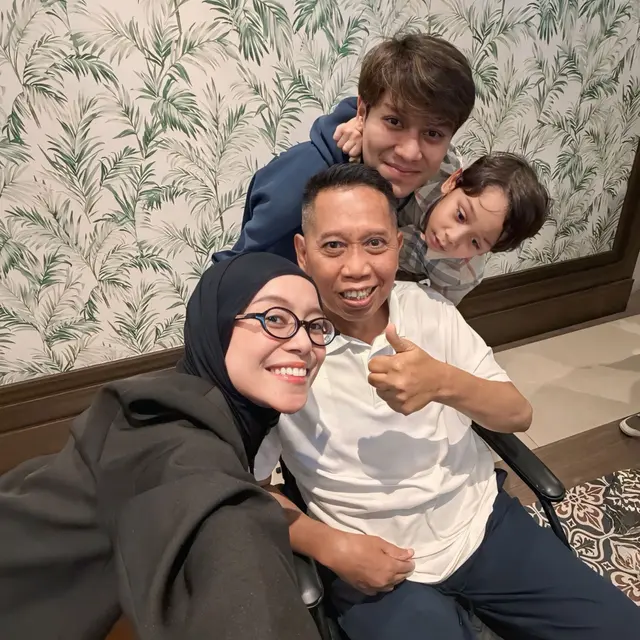 Lesti posting foto bareng Tukul Arwana